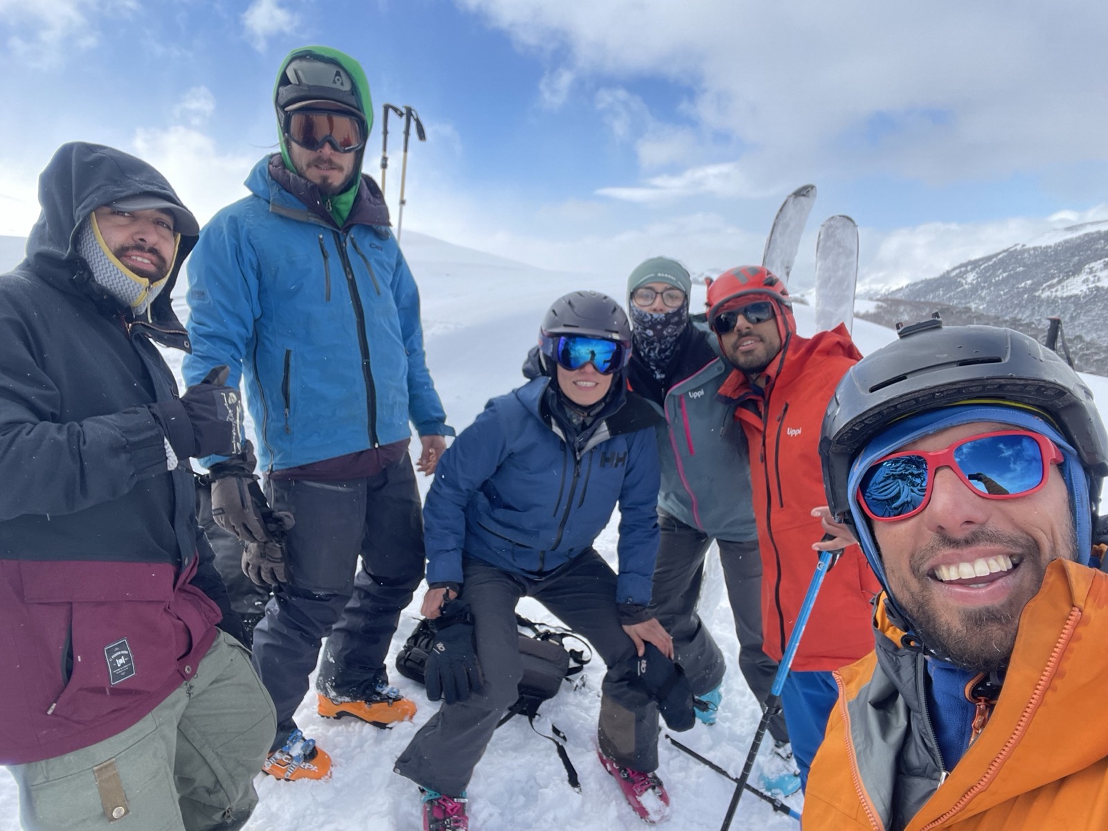 Group Skiing in Arenales